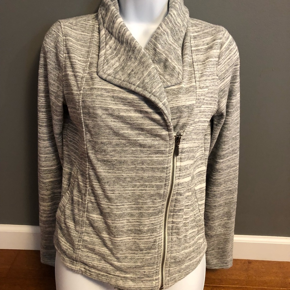 Gap Xsmall side zip with pockets.